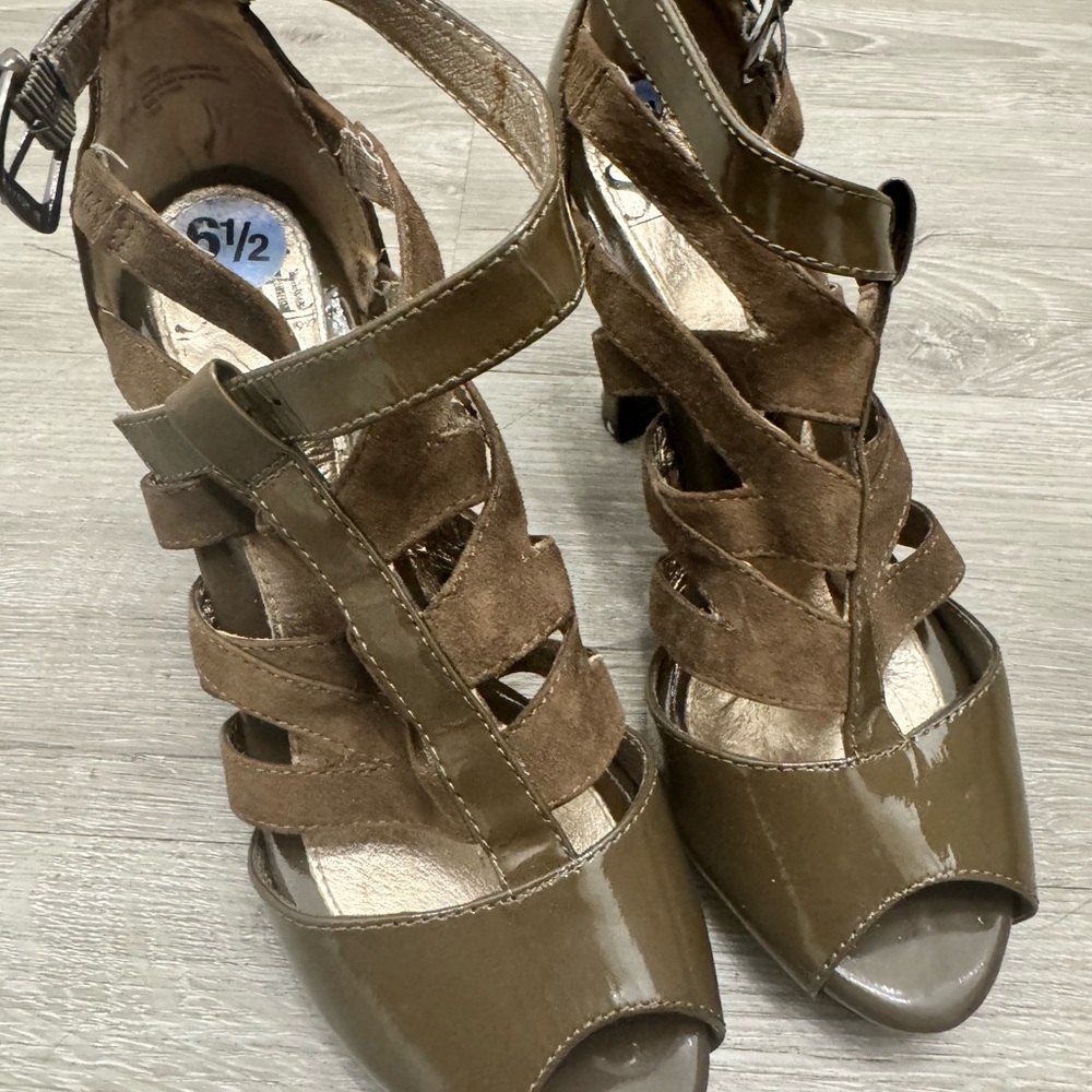 Sofft Olive Patent & Suede Strappy Peep-Toe Heels - Picture 3 of 6
